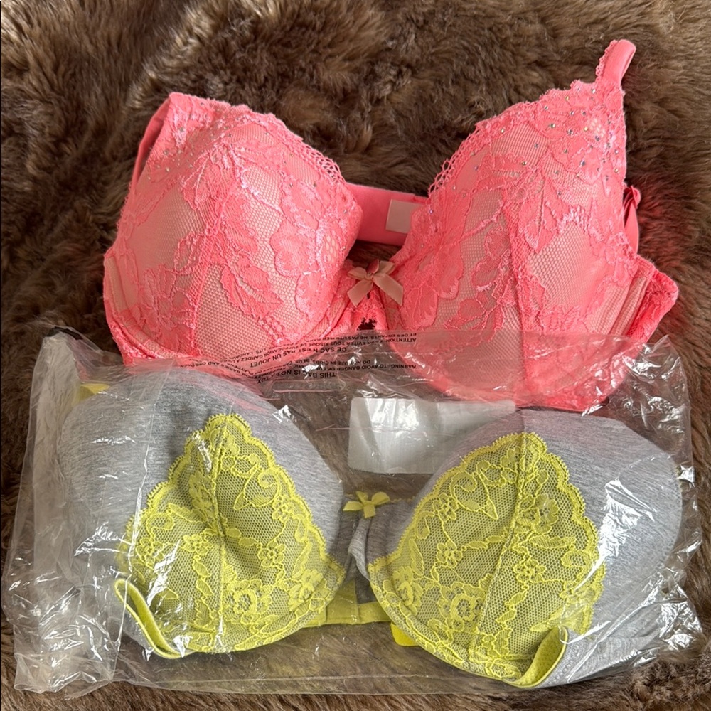 2 lace VS bras NWT